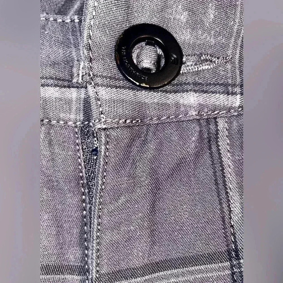 The North Face charcoal checkered relaxed fit shorts 32 - Picture 5 of 6